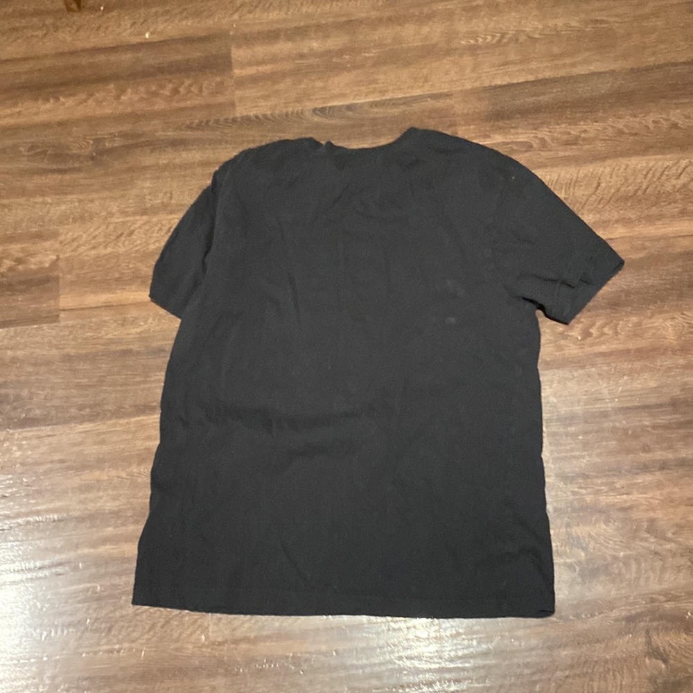 Men’s medium tee - Picture 2 of 3